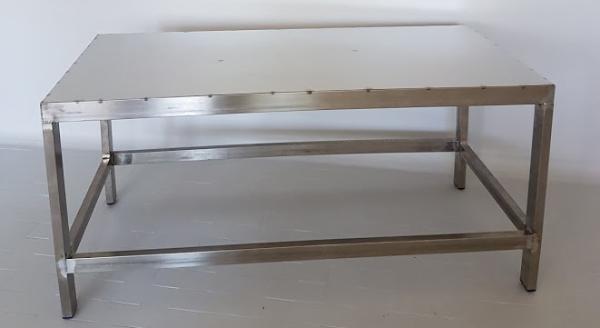 EDELSTAHL-ARBEITSPLATTE FÜR HONIGDOSEN